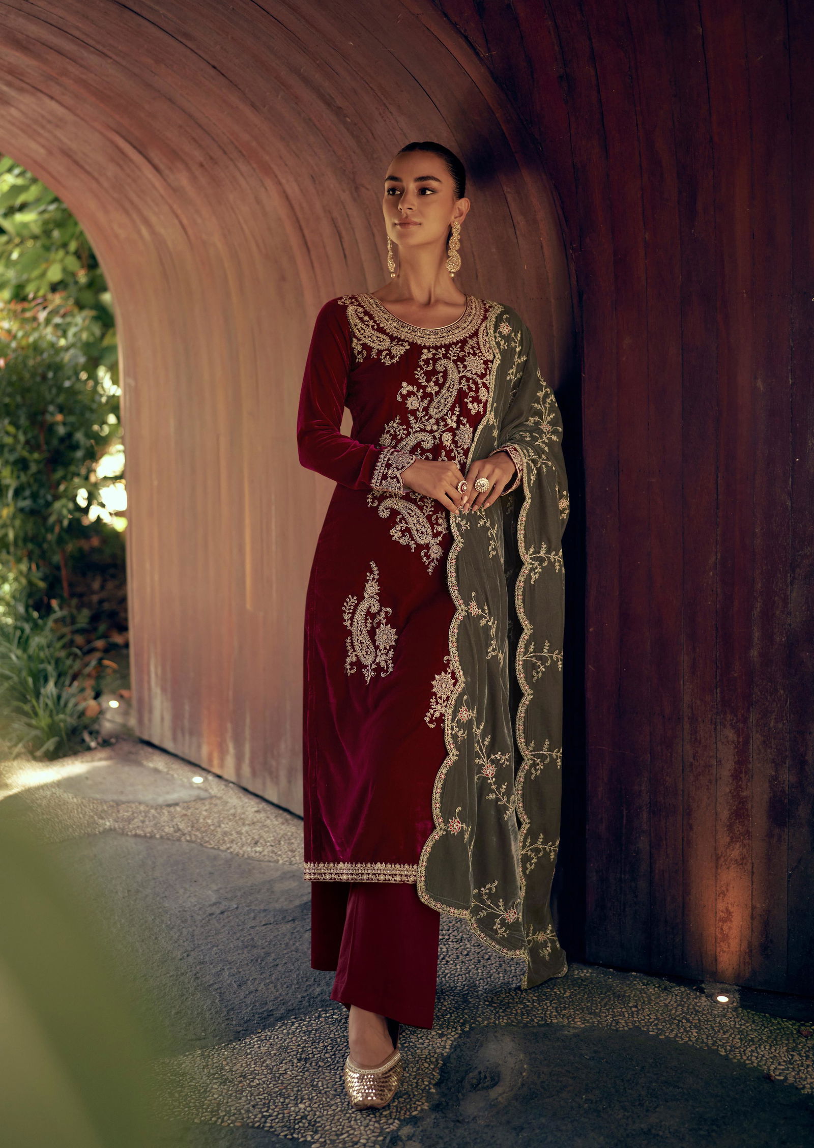 Mumtaz Rang E Makhmali Velvet Embroidery Salwar Kameez

